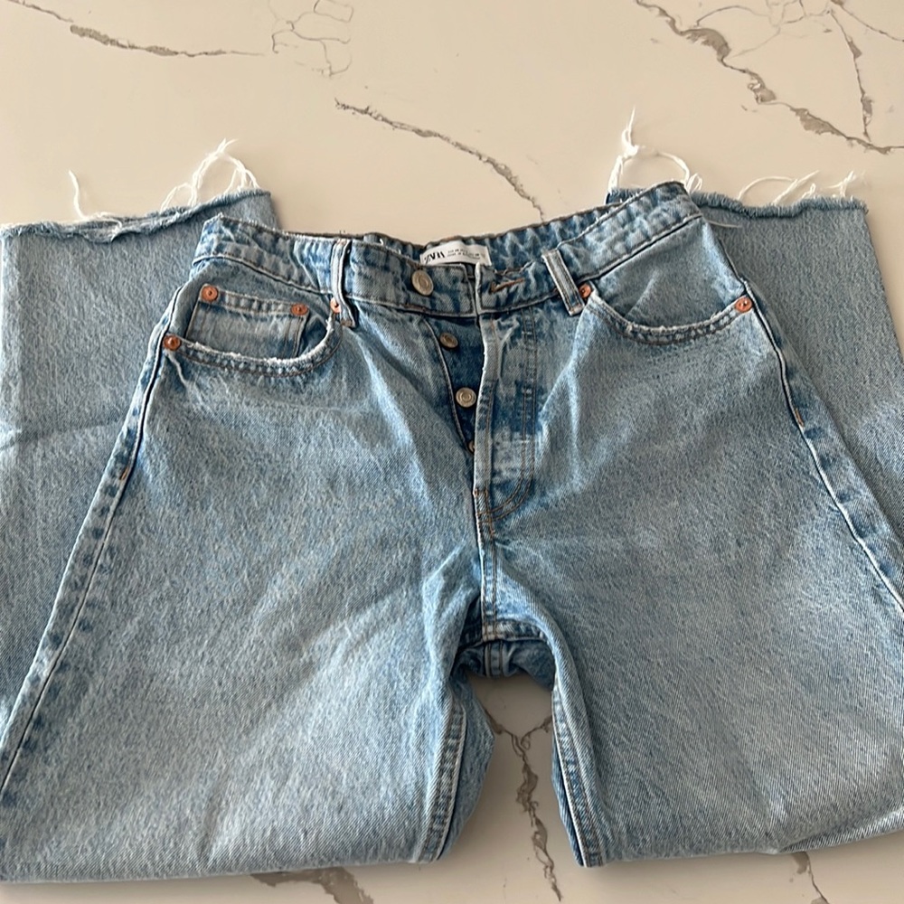 Zara high rise straight leg Jean light blue size 6
